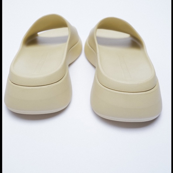 New Zara Rubberized Low Heel Sandel - Picture 6 of 7